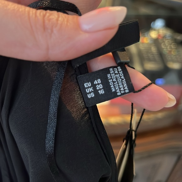 Vero Moda Short Dress V neck in Black - Picture 10 of 10